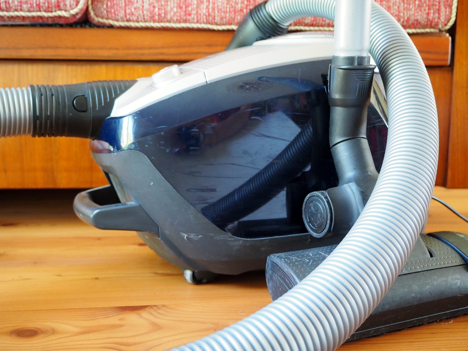 diatomaceous earth on hardwood floors